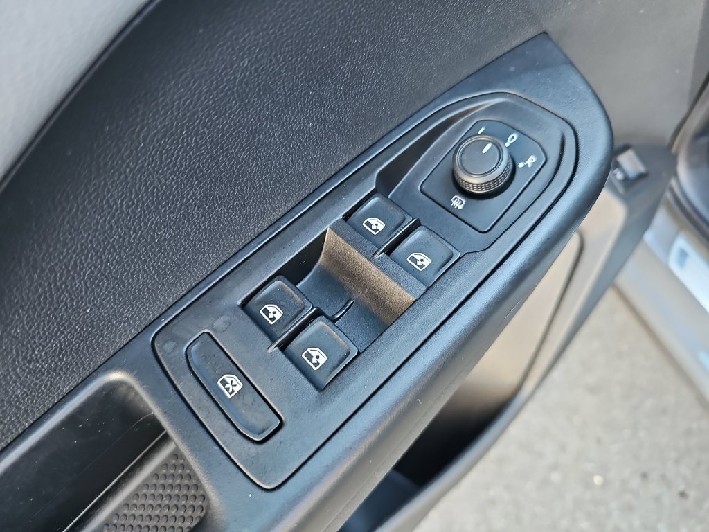 Used 2024 Volkswagen Taos SE w/ Panoramic Sunroof Package AWD/4WD image 19