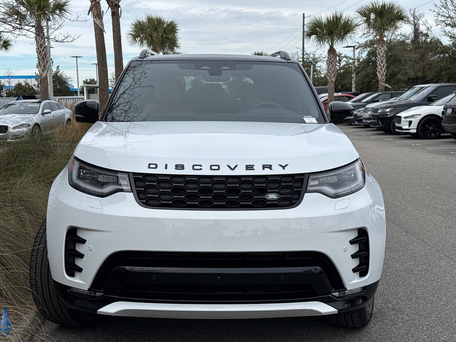 Certified 2025 Land Rover Discovery Dynamic SE image 2