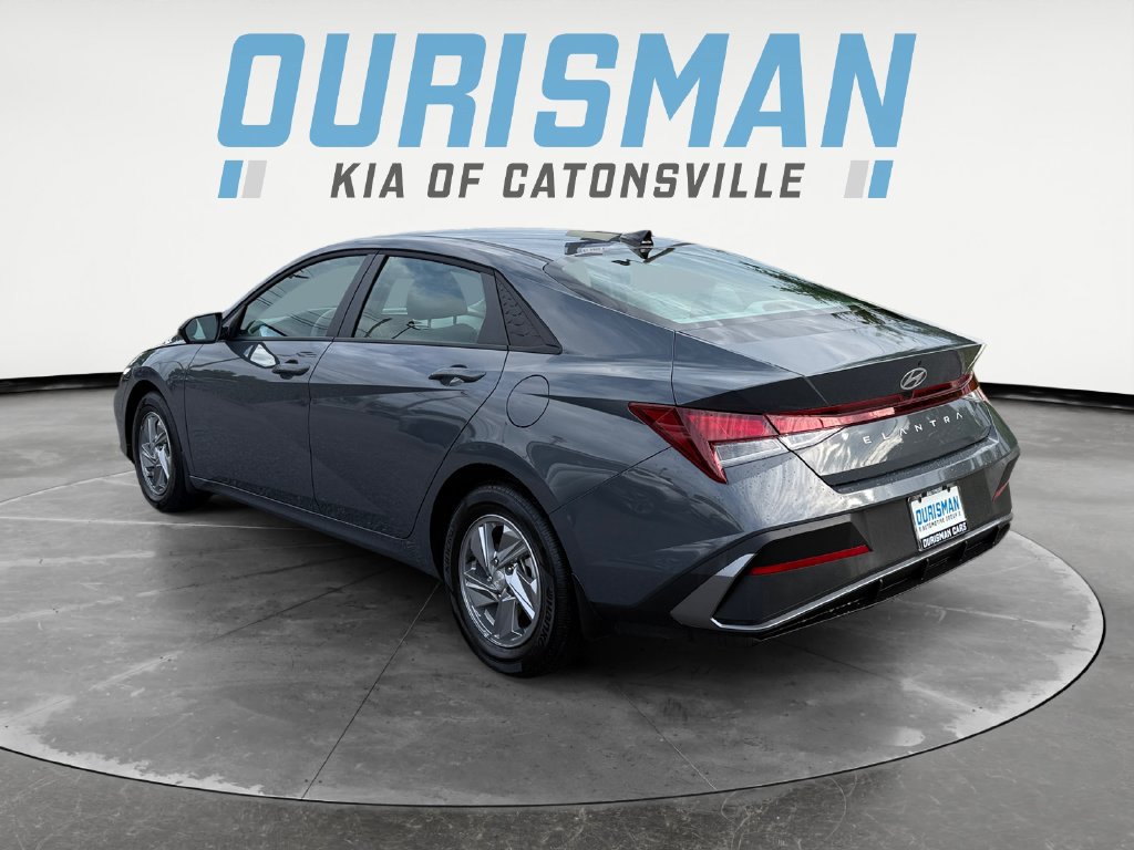 Used 2026 Hyundai Elantra SE FWD image 4