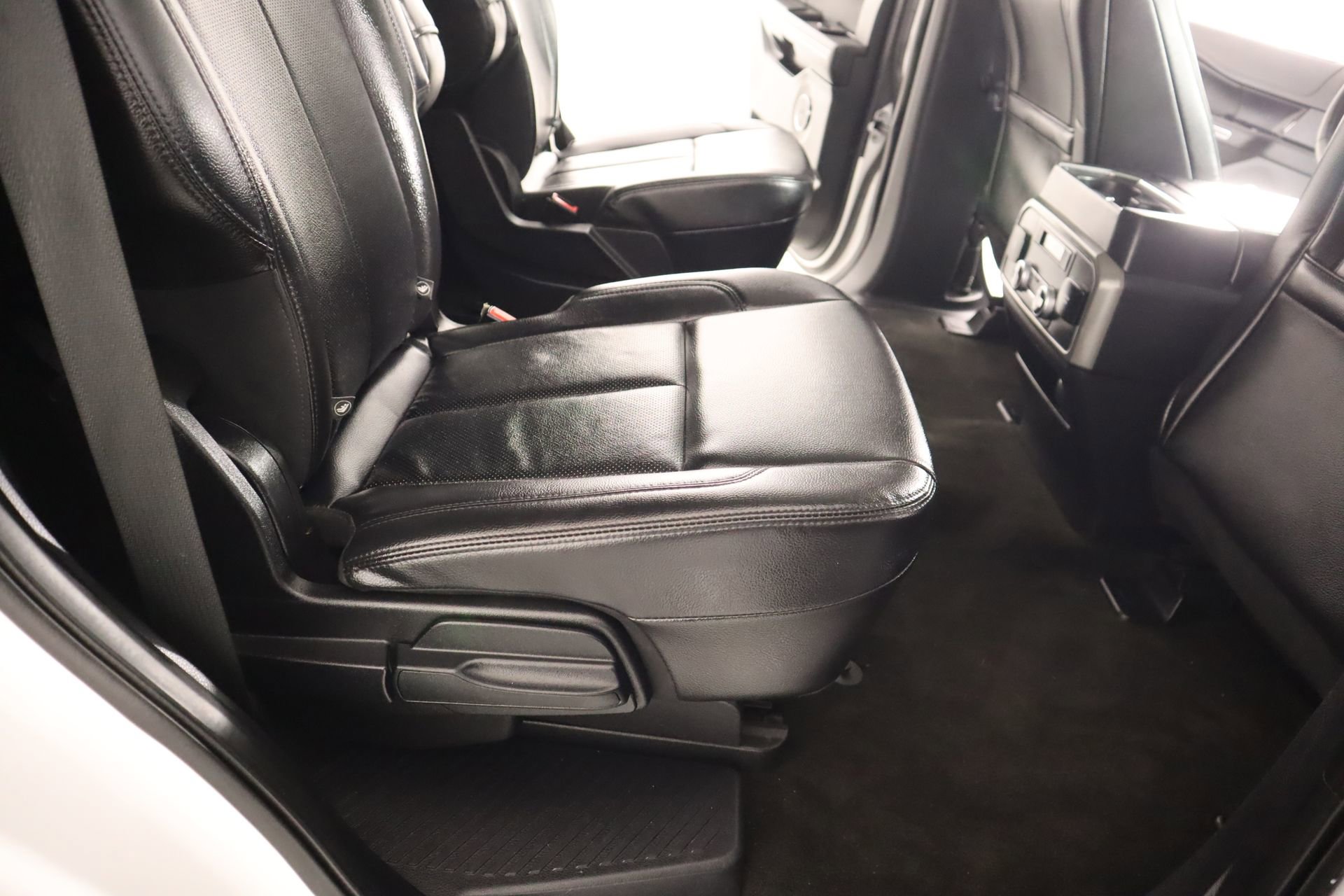 Used 2020 Ford Expedition XLT w/ Equipment Group 202A AWD/4WD image 16