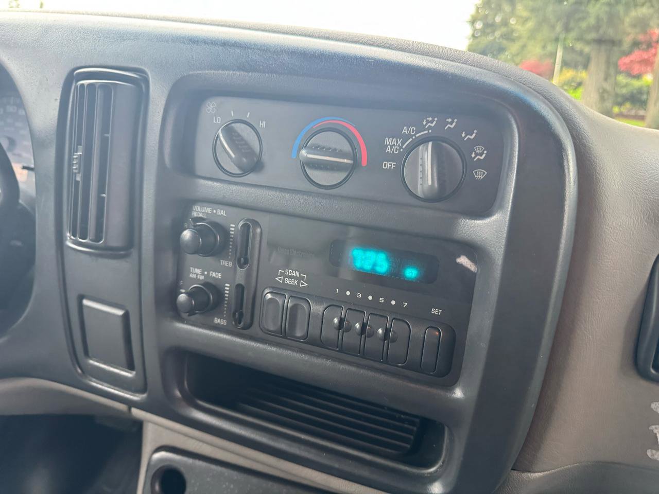 Used 2000 GMC Savana 3500 Extended Passenger image 13