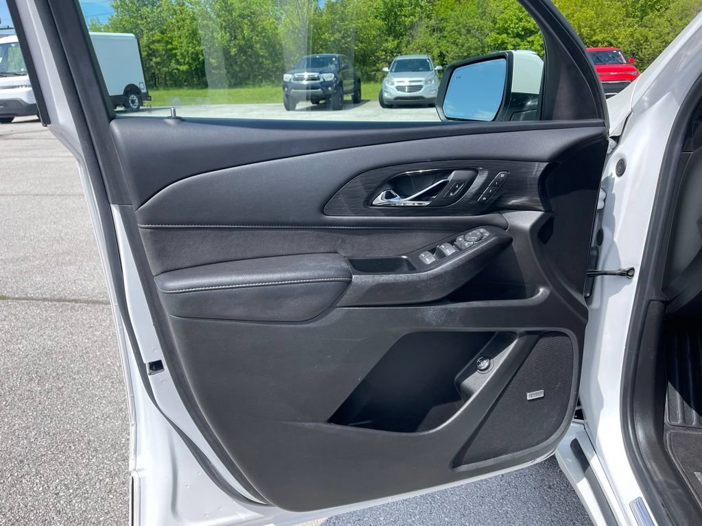 Used 2023 Chevrolet Traverse High Country FWD image 14