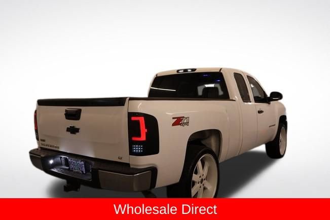 Used 2007 Chevrolet Silverado 1500 LT w/ 1LT Convenience Package AWD/4WD image 2