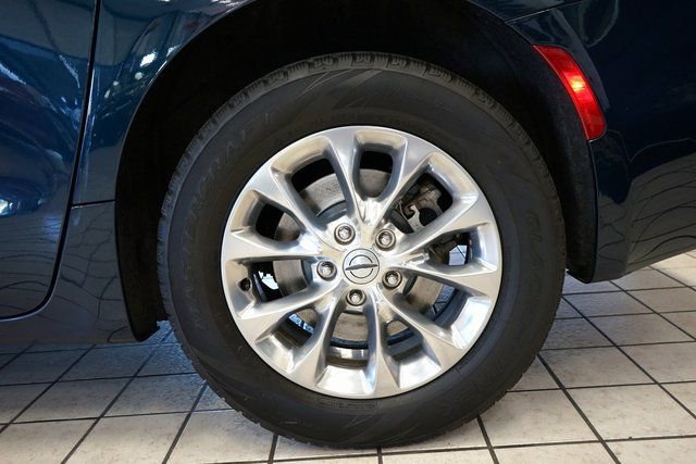 Used 2022 Chrysler Pacifica Touring-L image 58