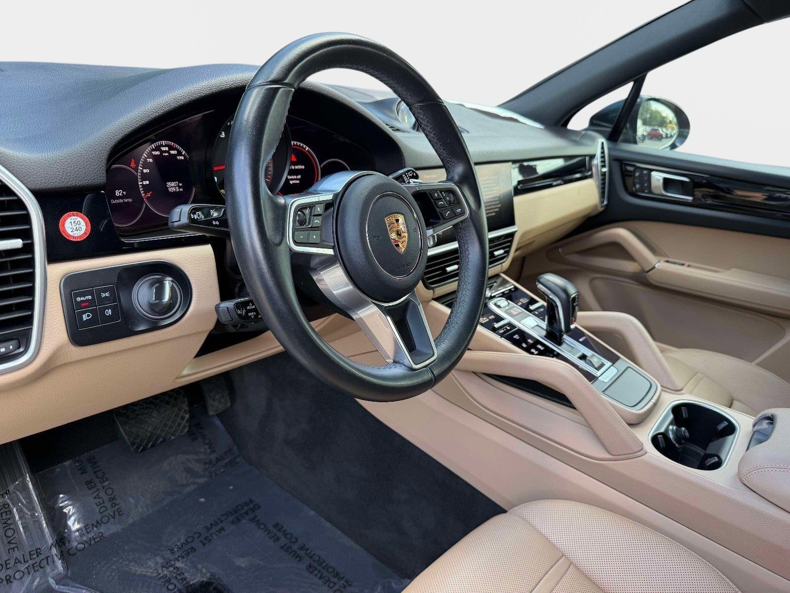 Used 2022 Porsche Cayenne w/ Premium Package image 44