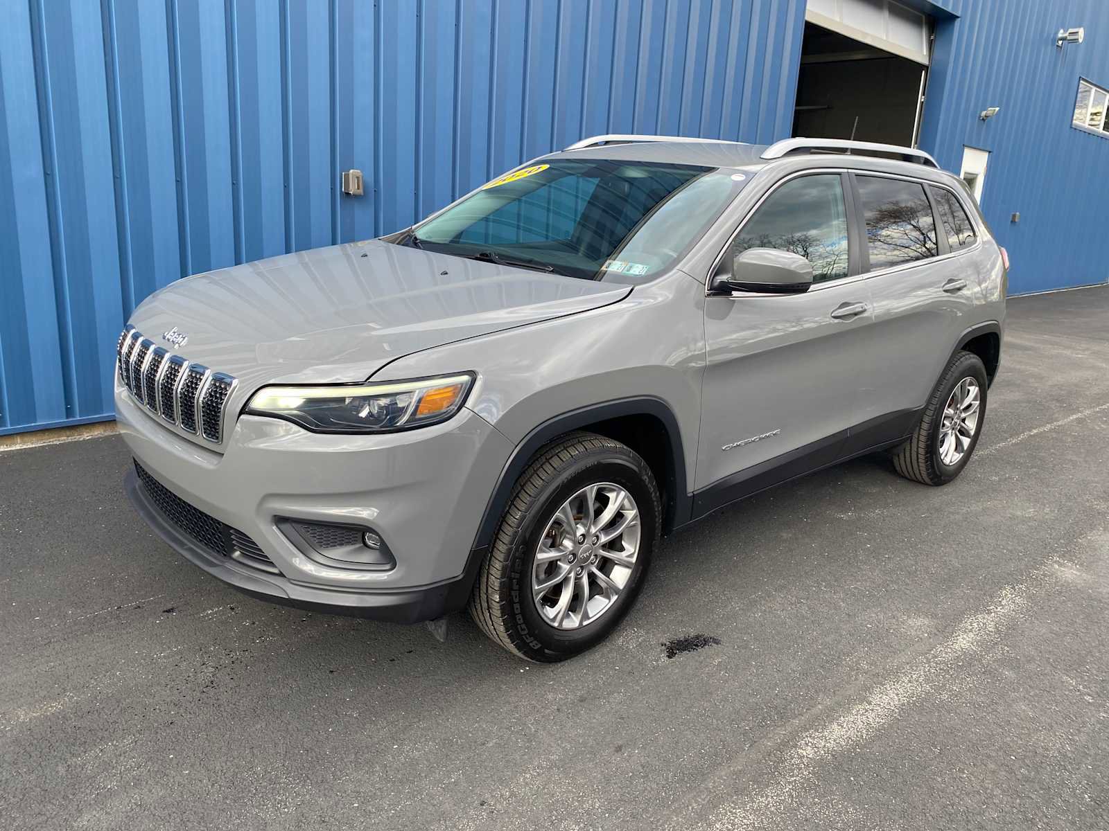Used 2020 Jeep Cherokee Latitude Plus w/ Cold Weather Group image 3