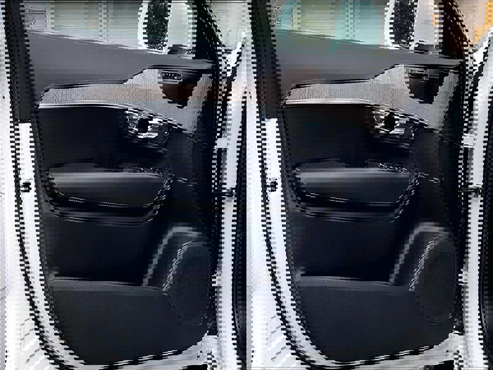 Used 2023 Volvo XC90 B6 Ultimate w/ Protection Package Premier image 25