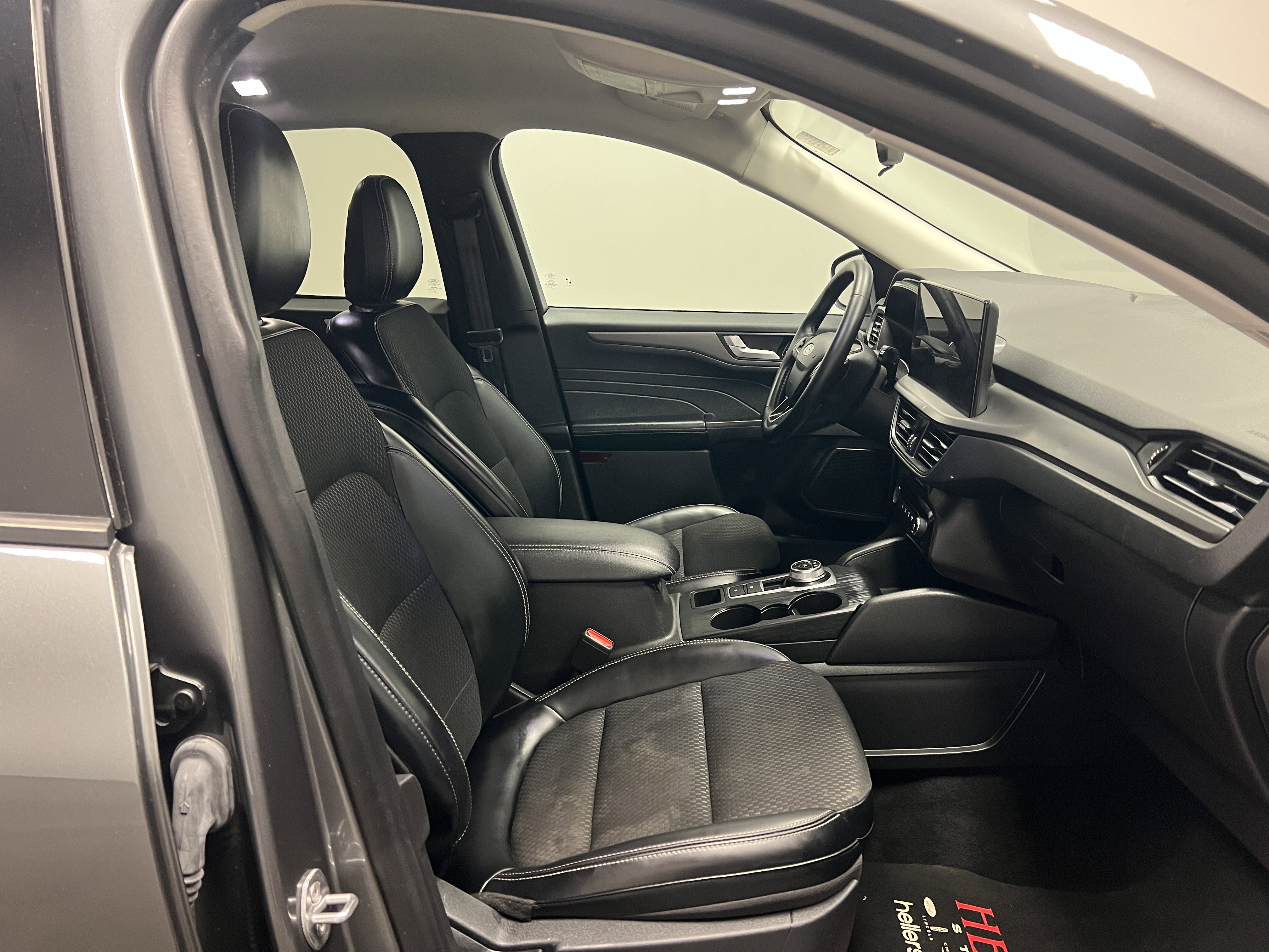 Used 2024 Ford Escape SE image 15