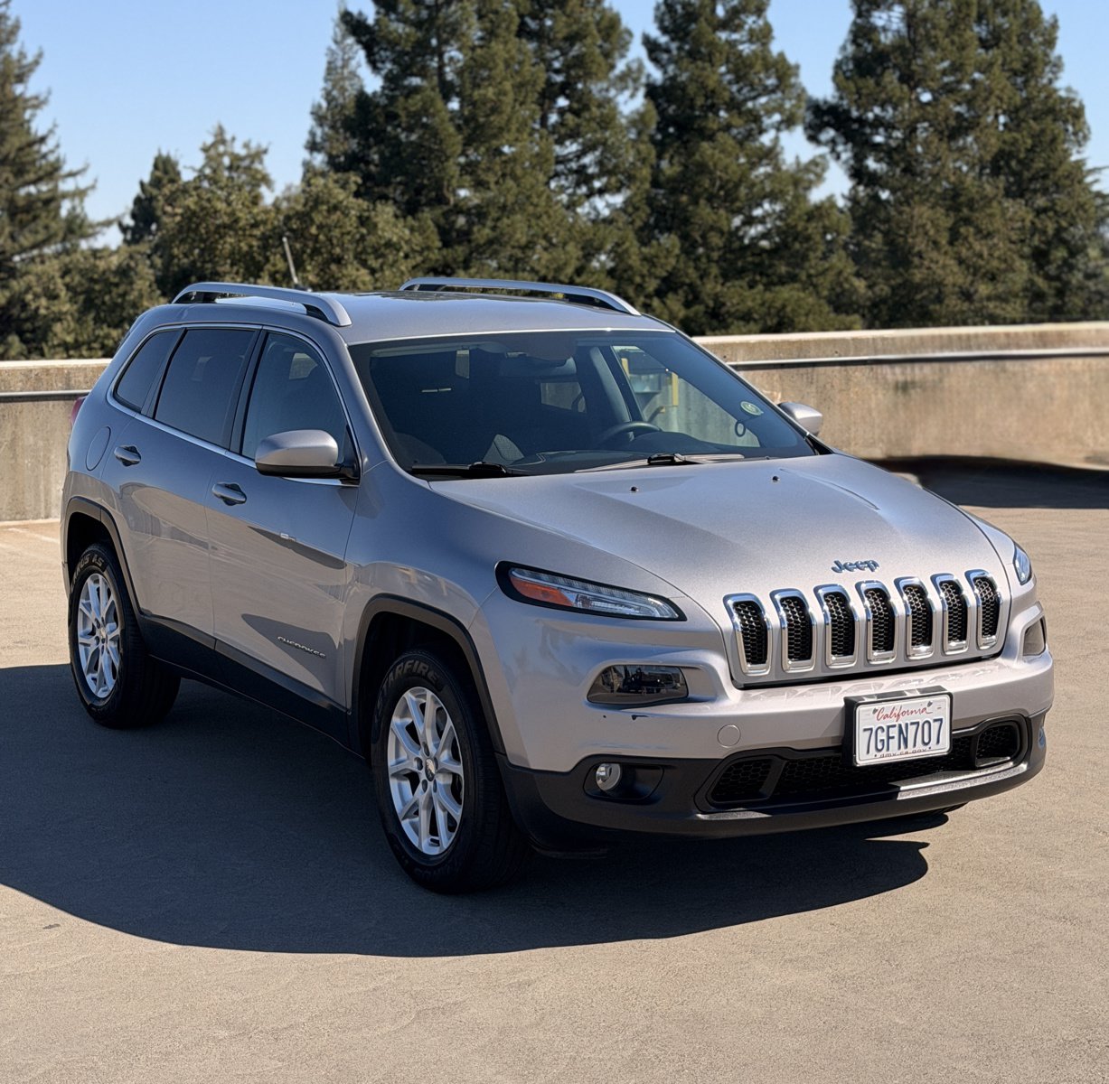 Used 2015 Jeep Cherokee Latitude AWD/4WD image 7