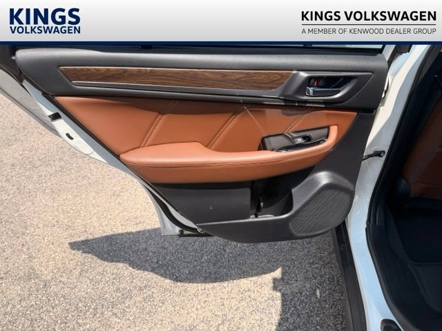 Used 2018 Subaru Outback 3.6R Touring w/ Popular Package #3 AWD/4WD image 9