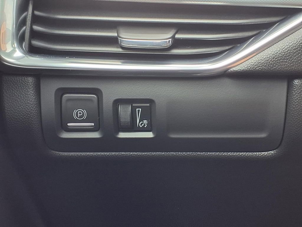 Used 2021 Cadillac XT4 Premium Luxury w/ Cold Weather Package image 20