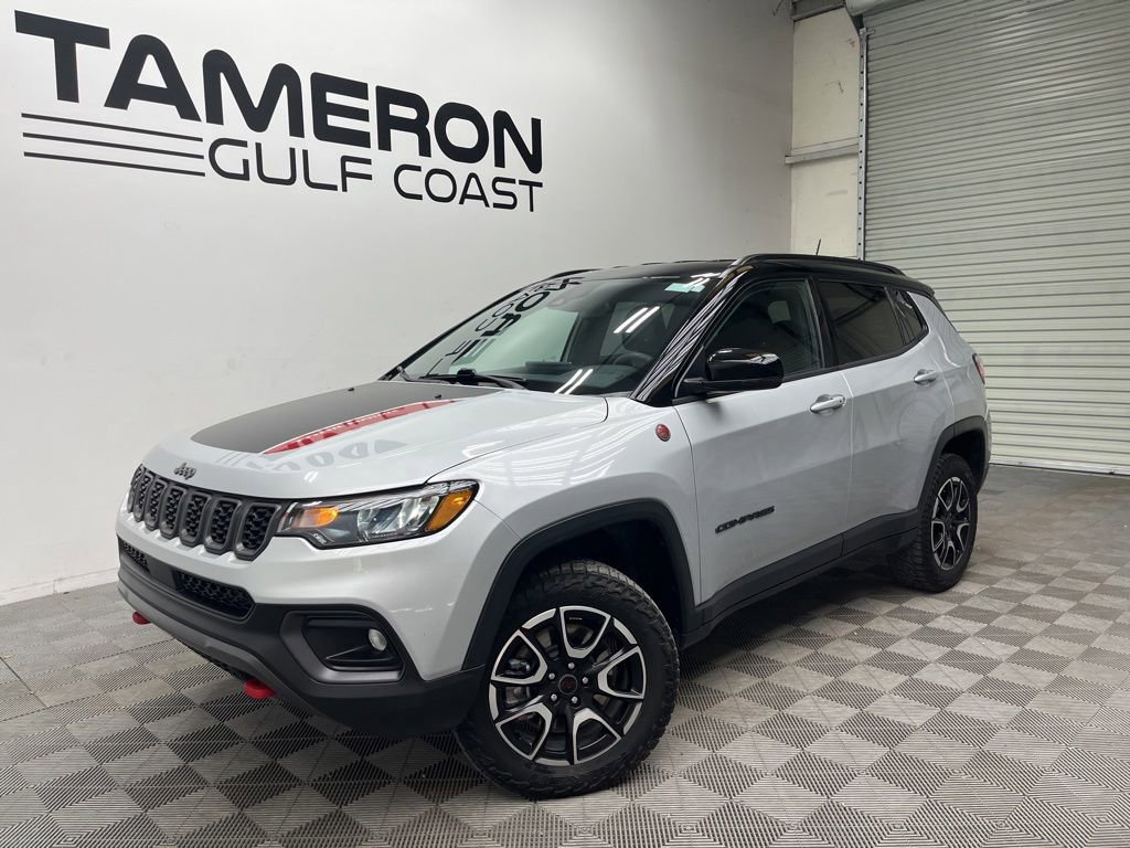Used 2025 Jeep Compass Trailhawk AWD/4WD image 2