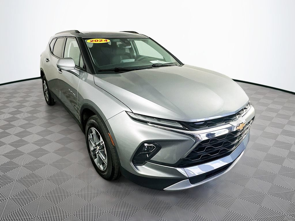 Used 2024 Chevrolet Blazer LT w/ Convenience Package AWD/4WD image 3