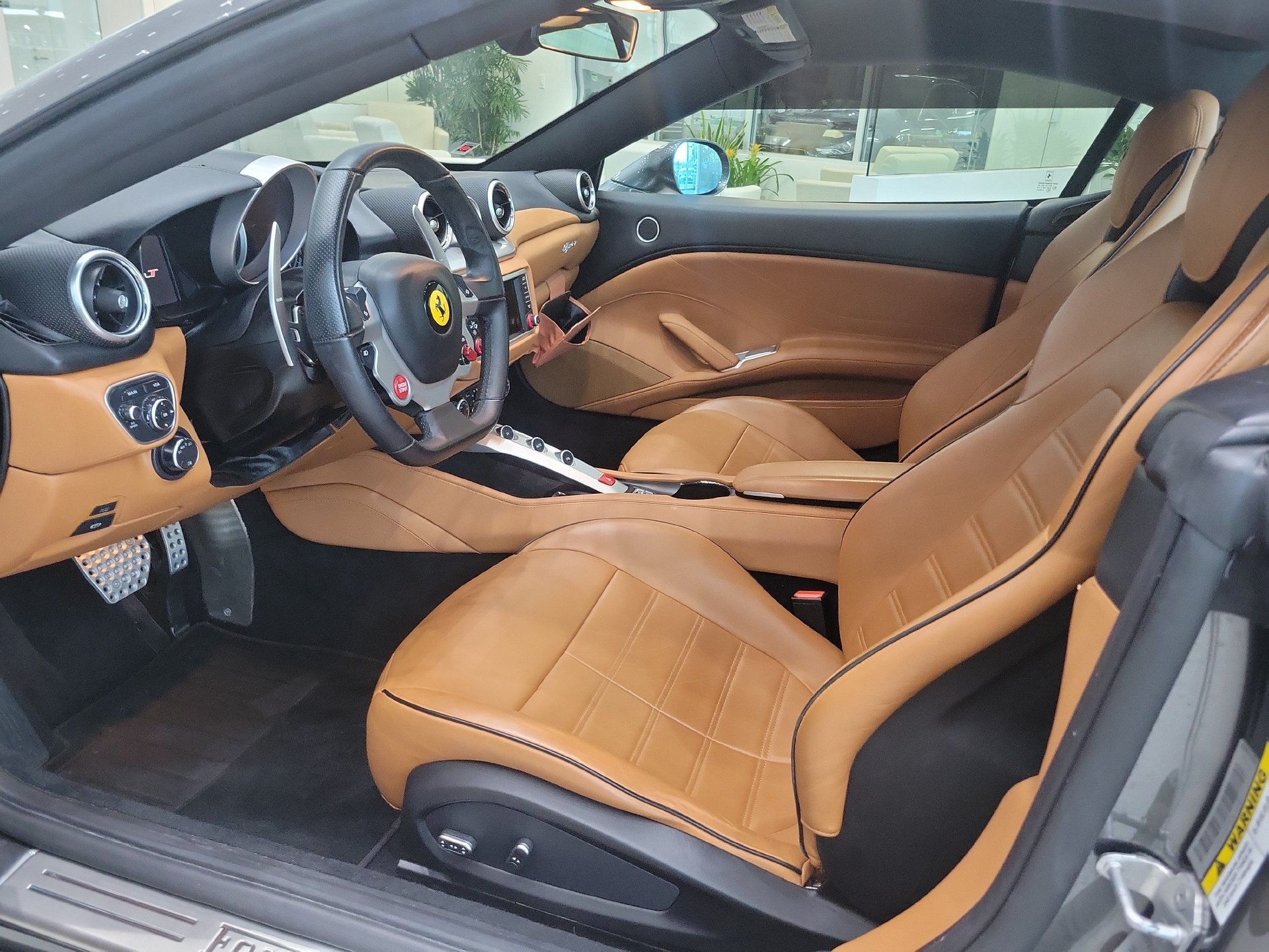 Used 2017 Ferrari California T RWD image 32