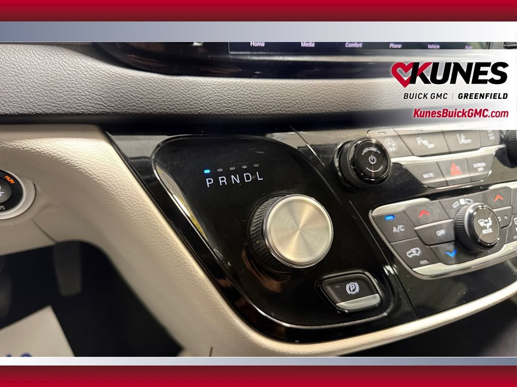 Used 2024 Chrysler Pacifica Touring-L FWD image 29