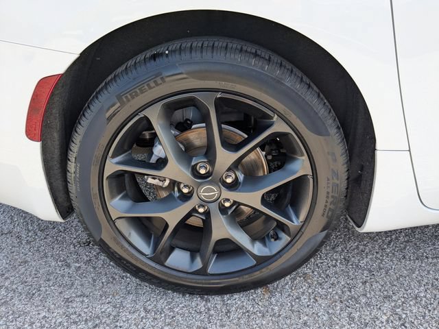 Used 2025 Chrysler Pacifica Limited FWD image 9