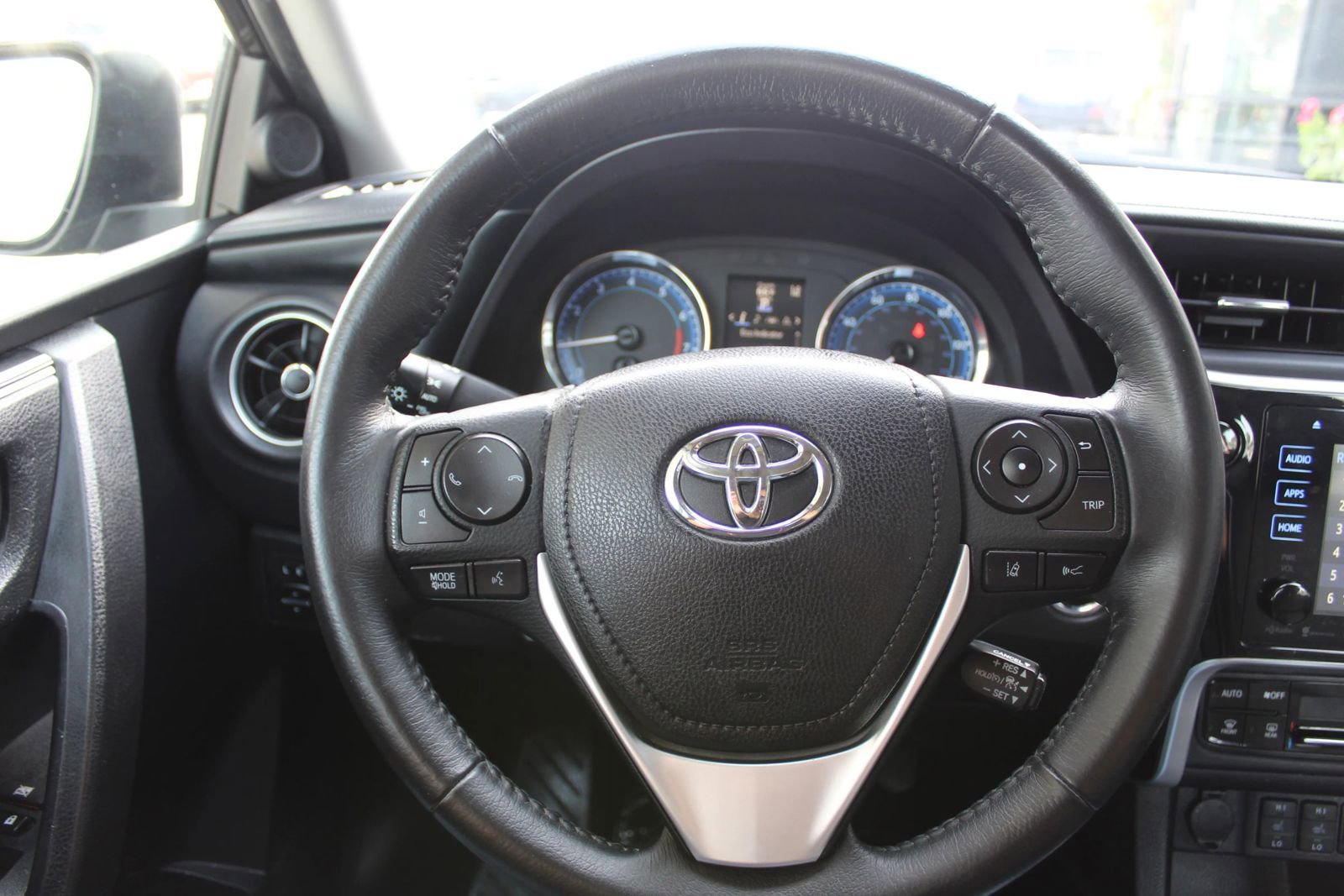 Used 2018 Toyota Corolla XLE w/ Carpet Mat Package (TMS) FWD image 15