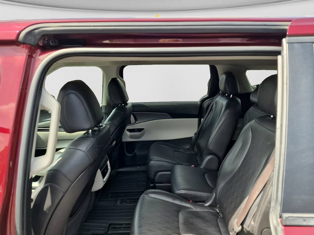 Used 2023 Kia Carnival LX FWD image 33