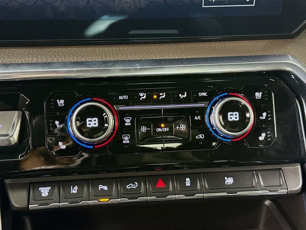 Used 2025 GMC Sierra 3500 Denali w/ Technology Package image 18