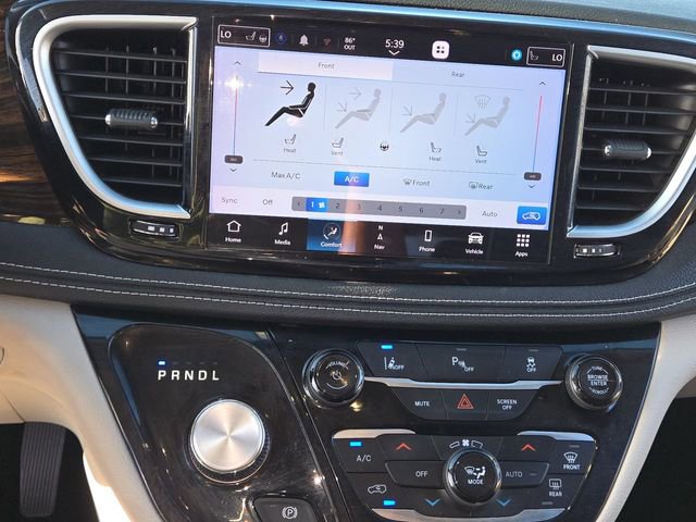 Used 2023 Chrysler Pacifica Limited image 19