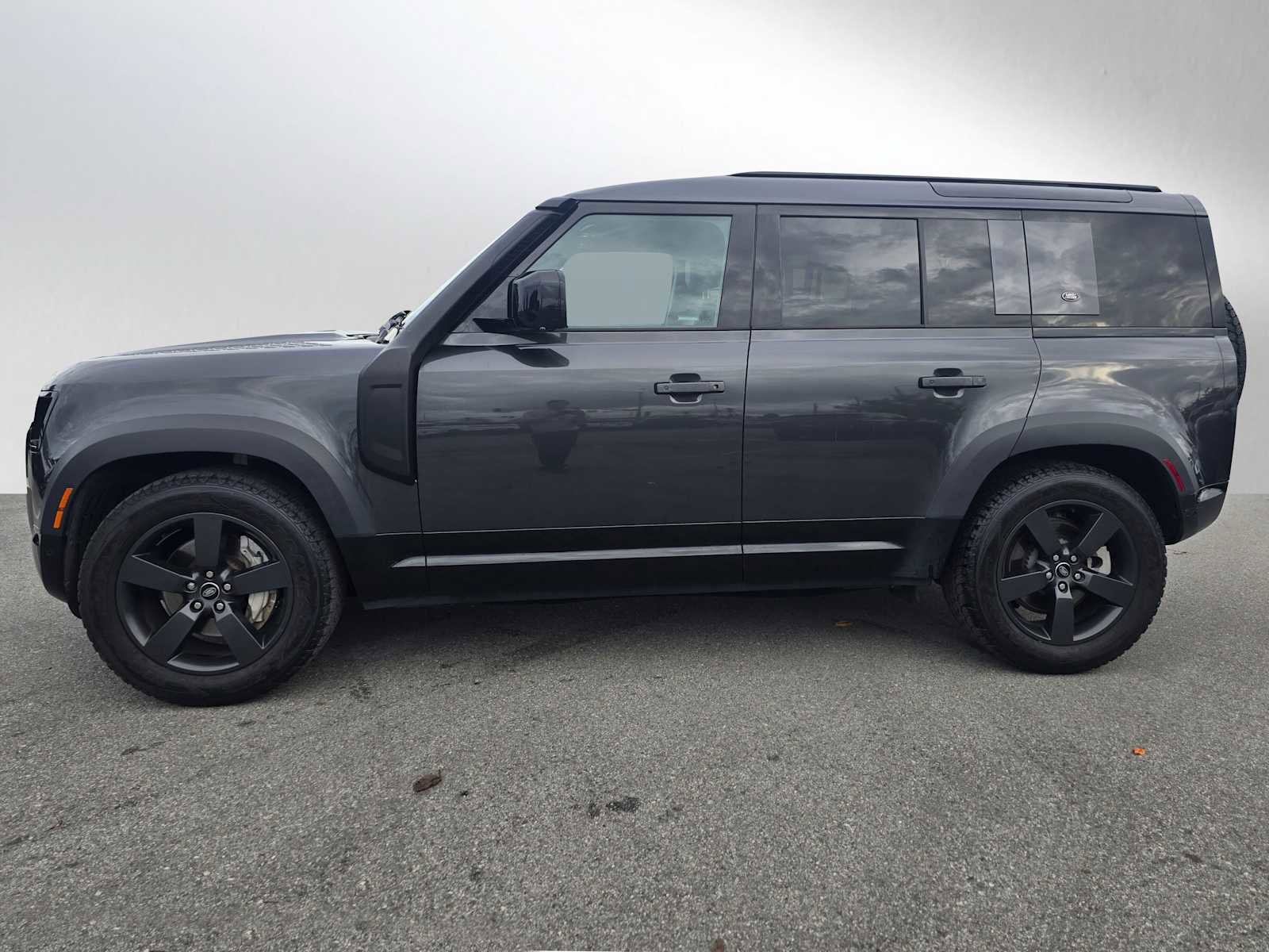 Used 2022 Land Rover Defender 110 X-Dynamic HSE image 2
