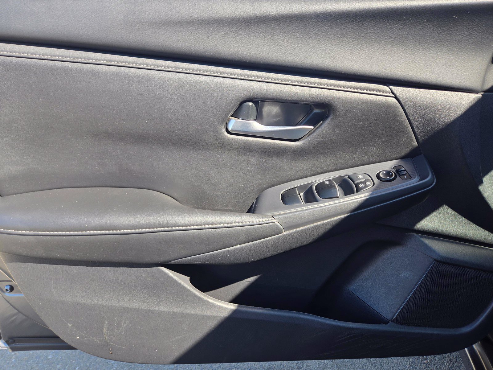 Used 2025 Nissan Sentra SV FWD image 13