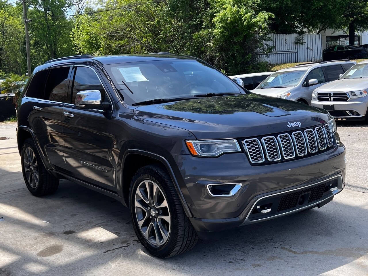 Used 2017 Jeep Grand Cherokee Overland w/ Jeep Active Safety Group AWD/4WD image 4
