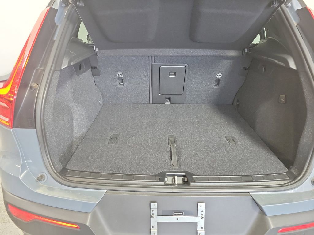 Used 2022 Volvo XC40 P8 Recharge Ultimate image 25