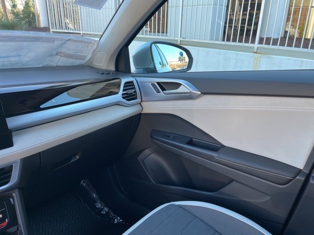 New 2026 Volkswagen Taos SE image 21