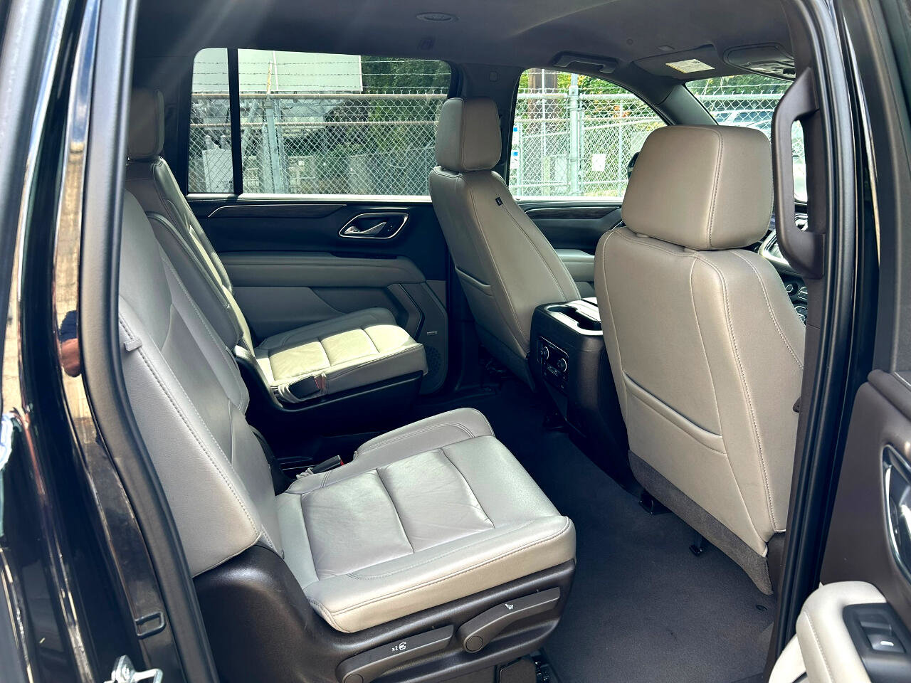 Used 2021 Chevrolet Suburban Z71 w/ Z71 Off-Road Package image 15