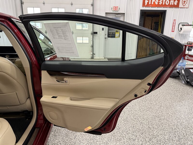 Used 2015 Lexus ES 350 w/ Luxury Package FWD image 34