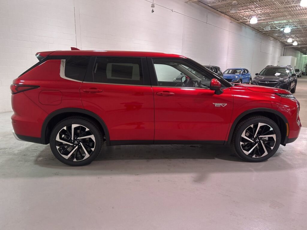 New 2025 Mitsubishi Outlander SE image 8