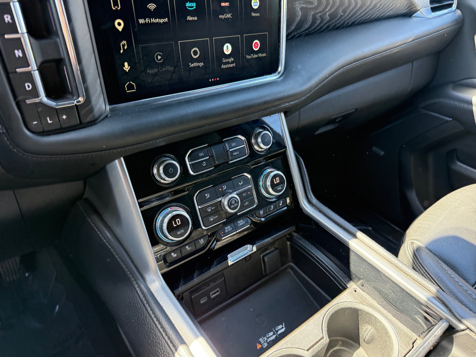 Used 2023 GMC Yukon XL Denali w/ LPO, Floor Liner Package AWD/4WD image 13