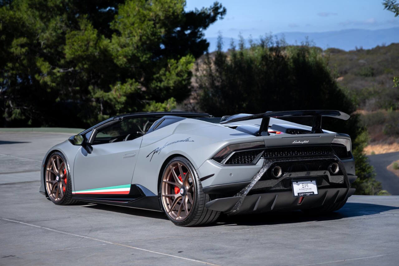 Used 2018 Lamborghini Huracan Performante image 38