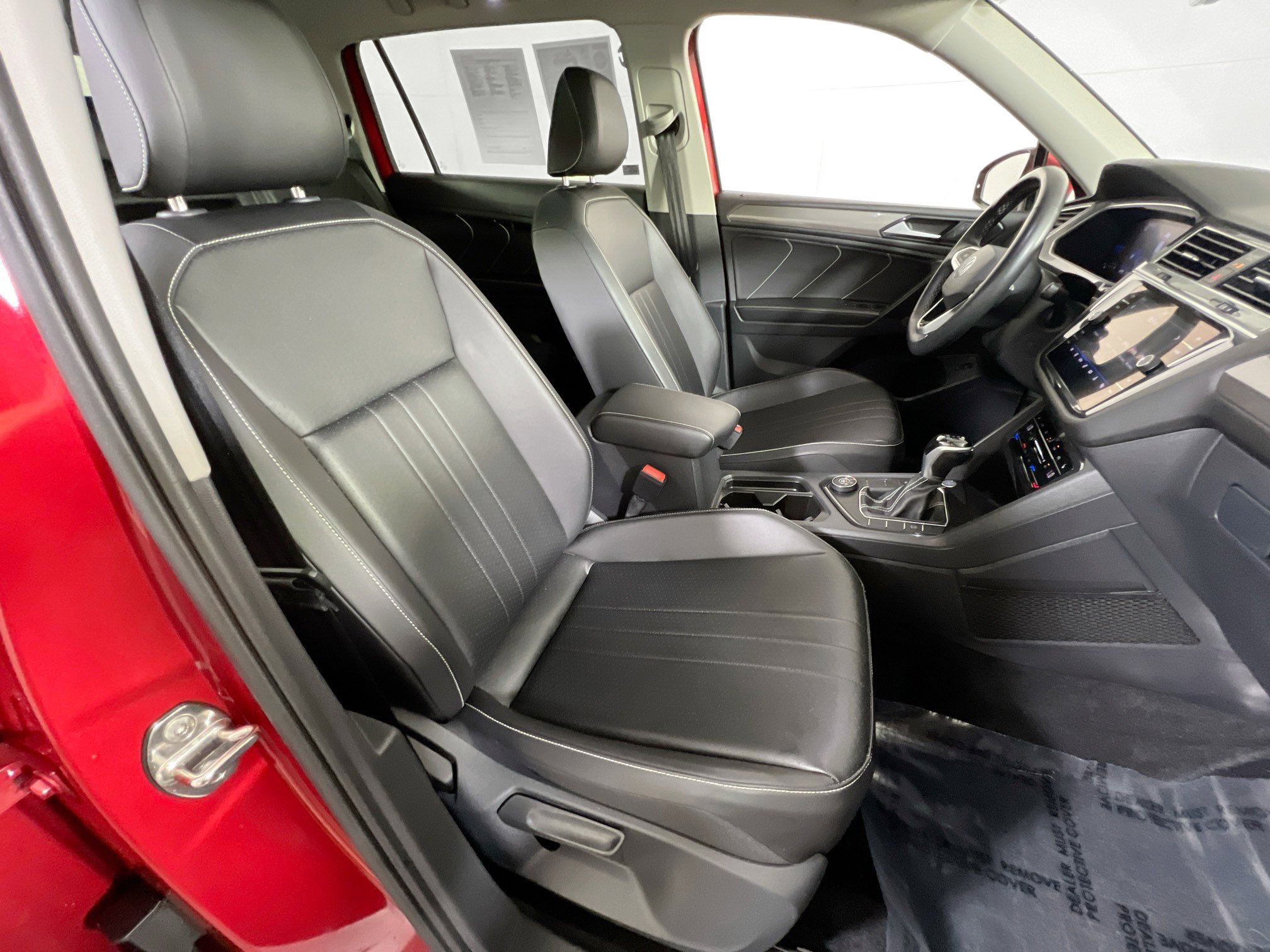 Used 2022 Volkswagen Tiguan SE AWD/4WD image 27