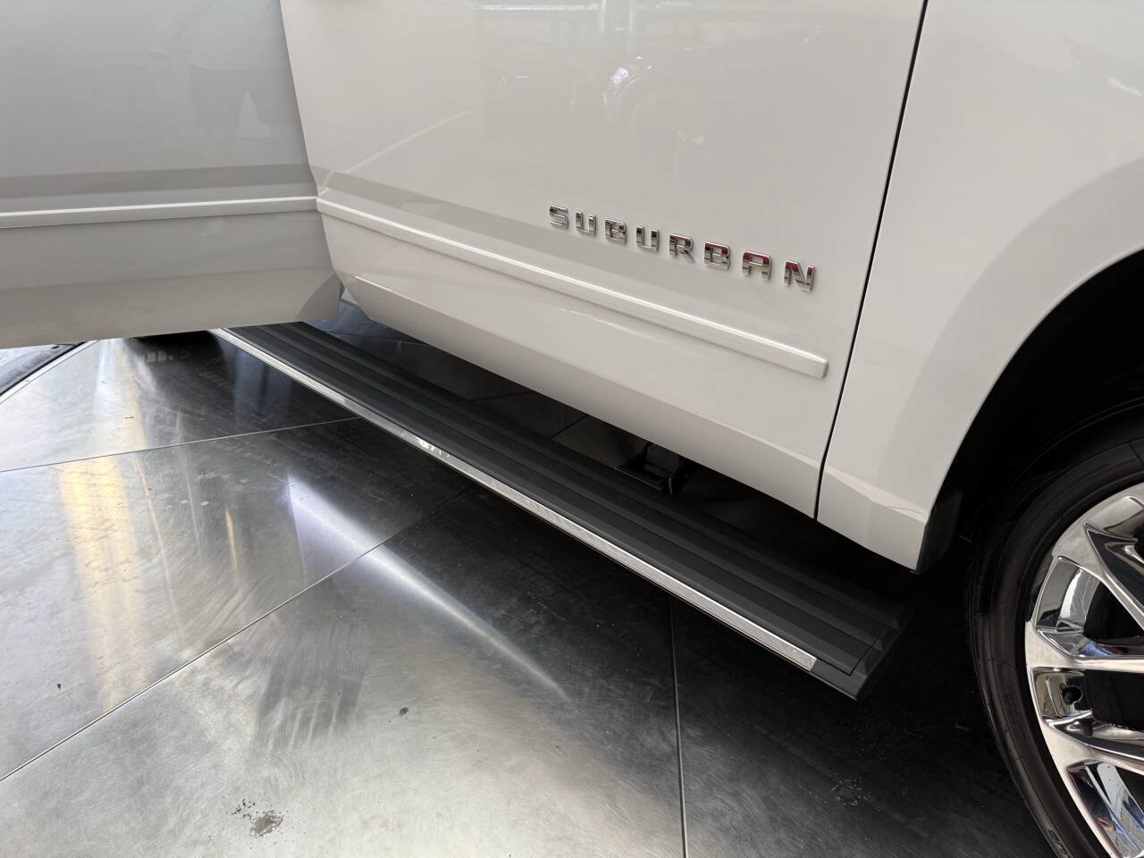 Used 2017 Chevrolet Suburban Premier AWD/4WD image 30