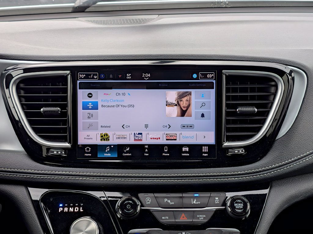Used 2025 Chrysler Pacifica Limited FWD image 30