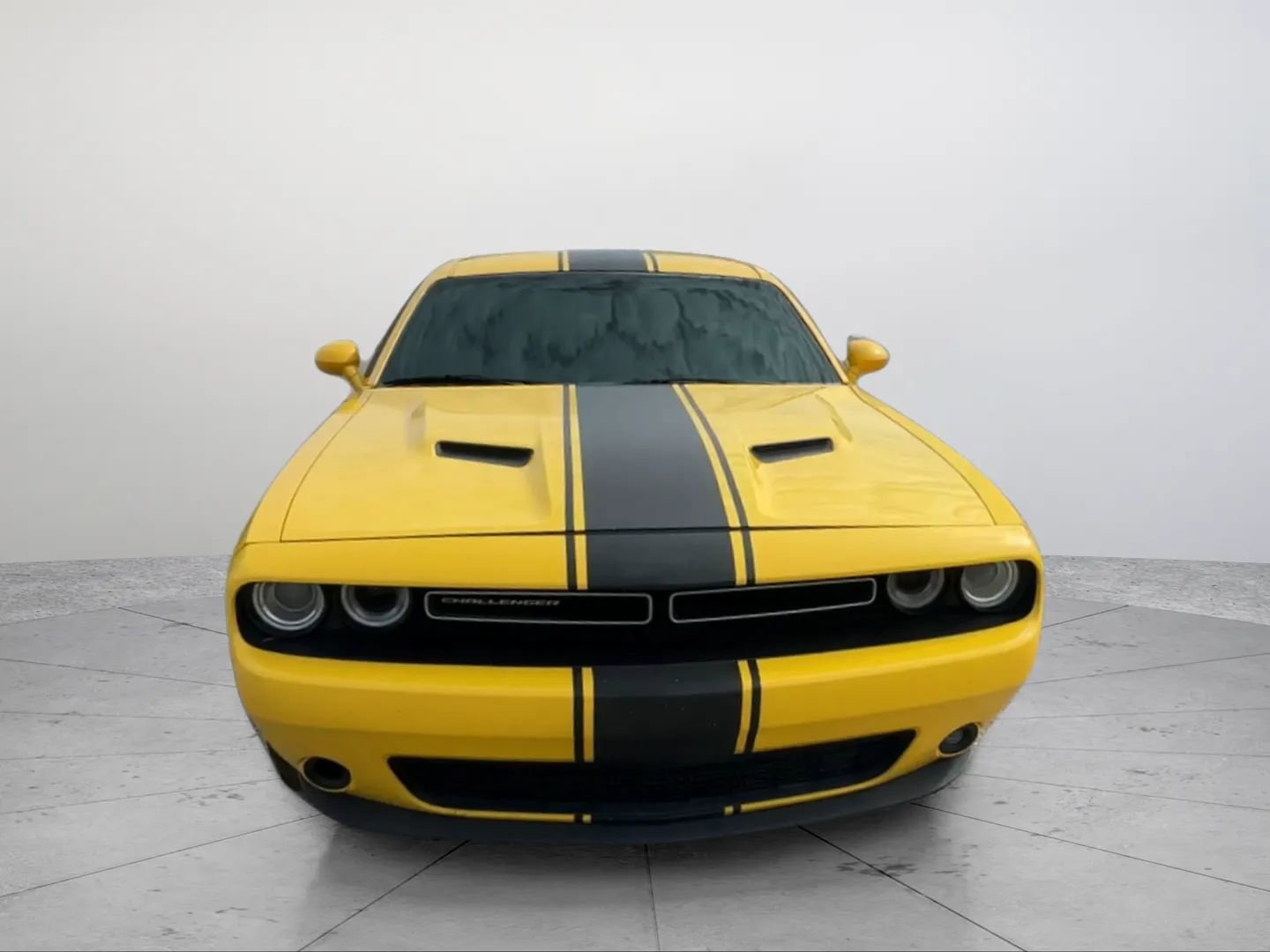 Used 2018 Dodge Challenger SXT image 8