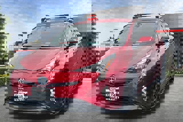 Used 2018 Toyota Prius Four Touring w/ Appearance Package video 2