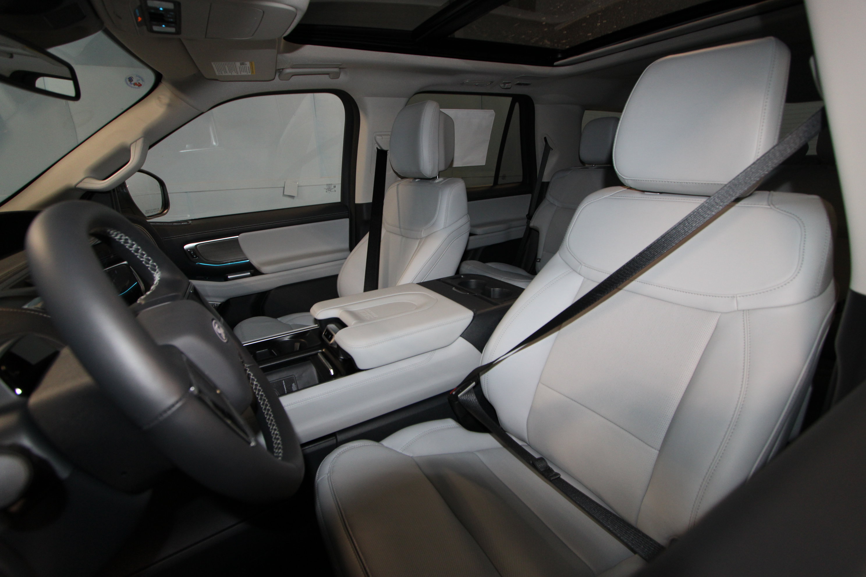 New 2027 Ford Expedition Platinum AWD/4WD image 3