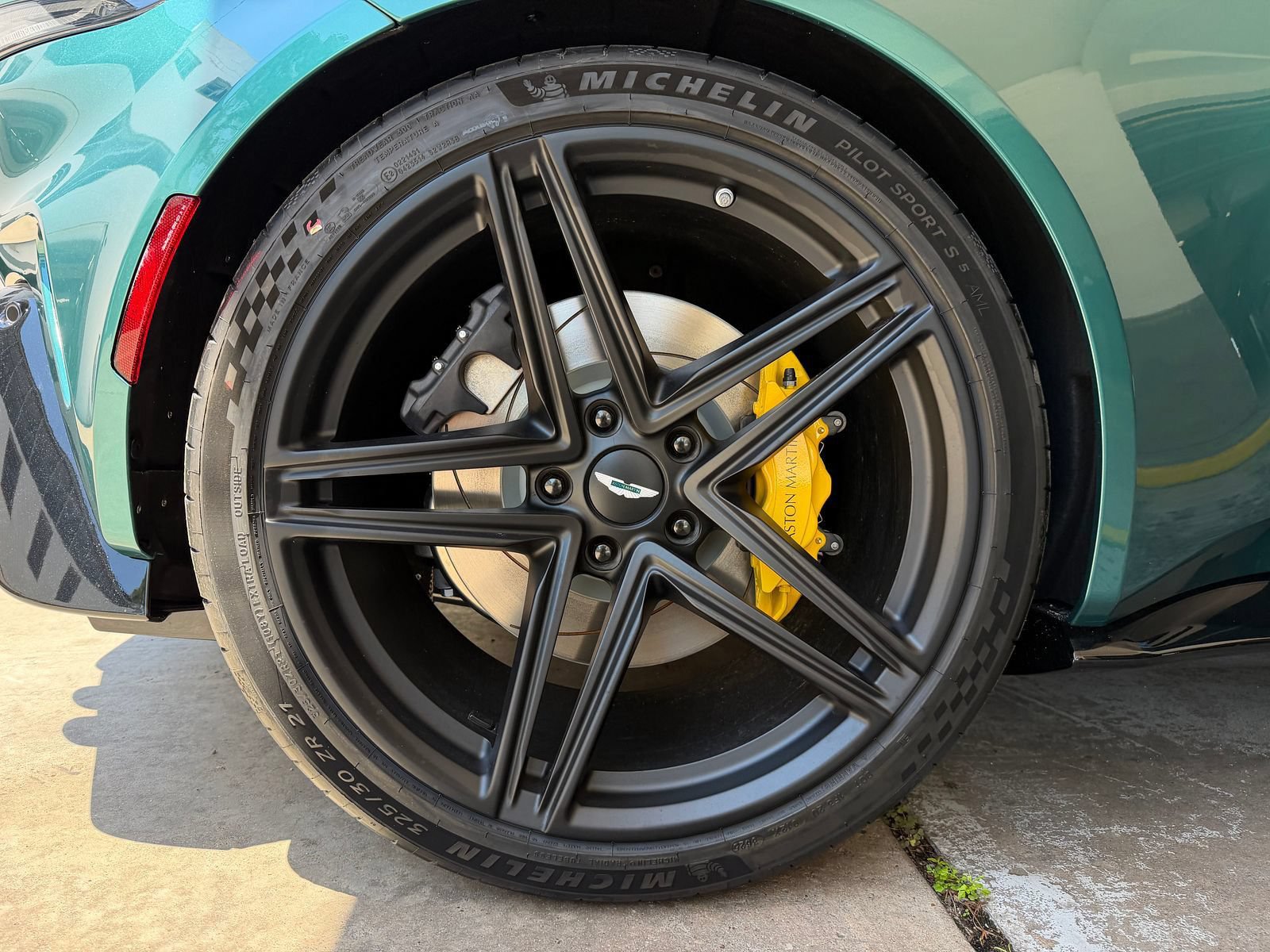 New 2026 Aston Martin V8 Vantage S RWD image 4