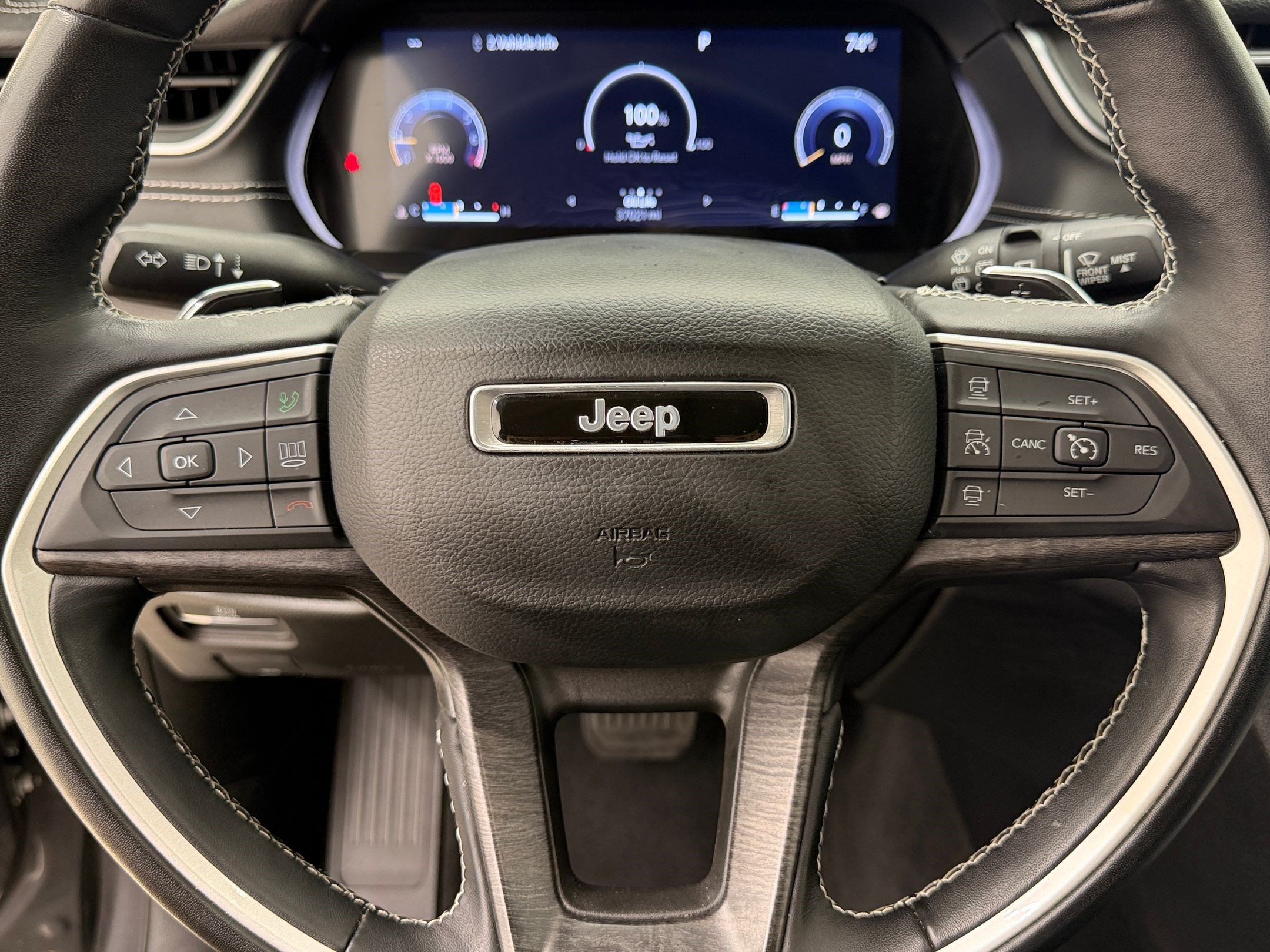 Used 2022 Jeep Grand Cherokee Limited w/ Luxury Tech Group II AWD/4WD image 11