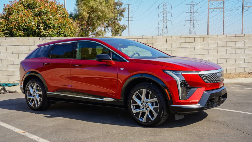 Used 2025 Cadillac Optiq Luxury 1 AWD/4WD image 6
