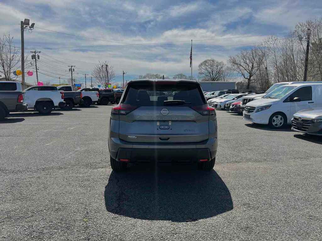 Used 2024 Nissan Rogue SV image 6