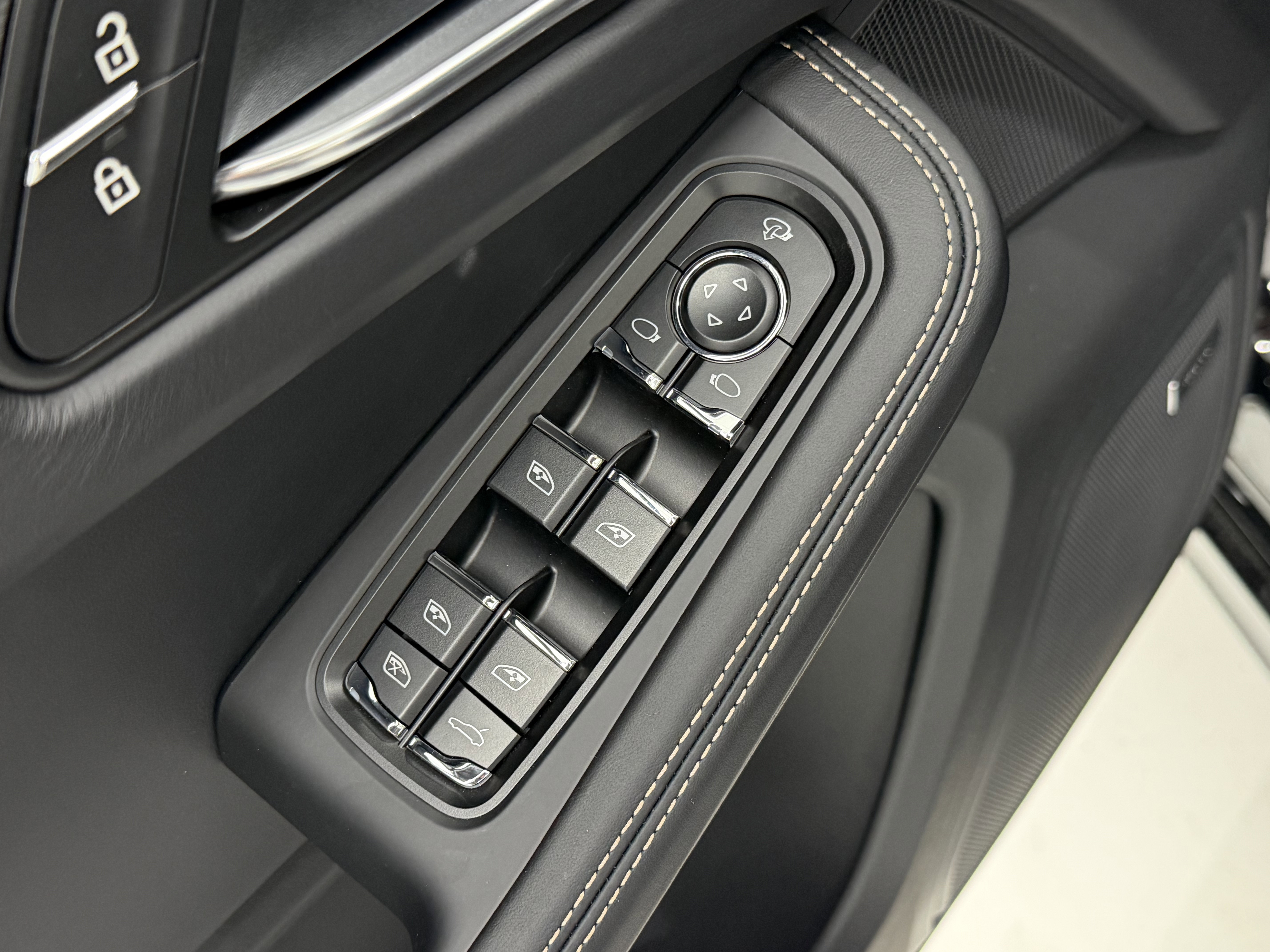 New 2026 Porsche Macan GTS image 30