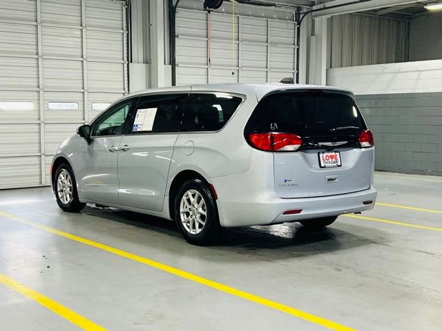 Used 2023 Chrysler Voyager LX image 17