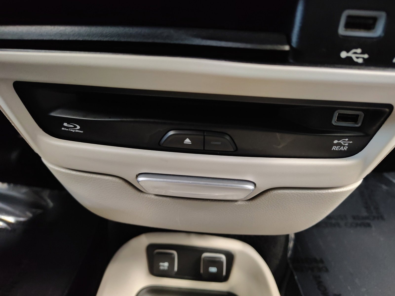 Used 2017 Chrysler Pacifica Touring-L Plus w/ Advanced Safetytec Group FWD image 33