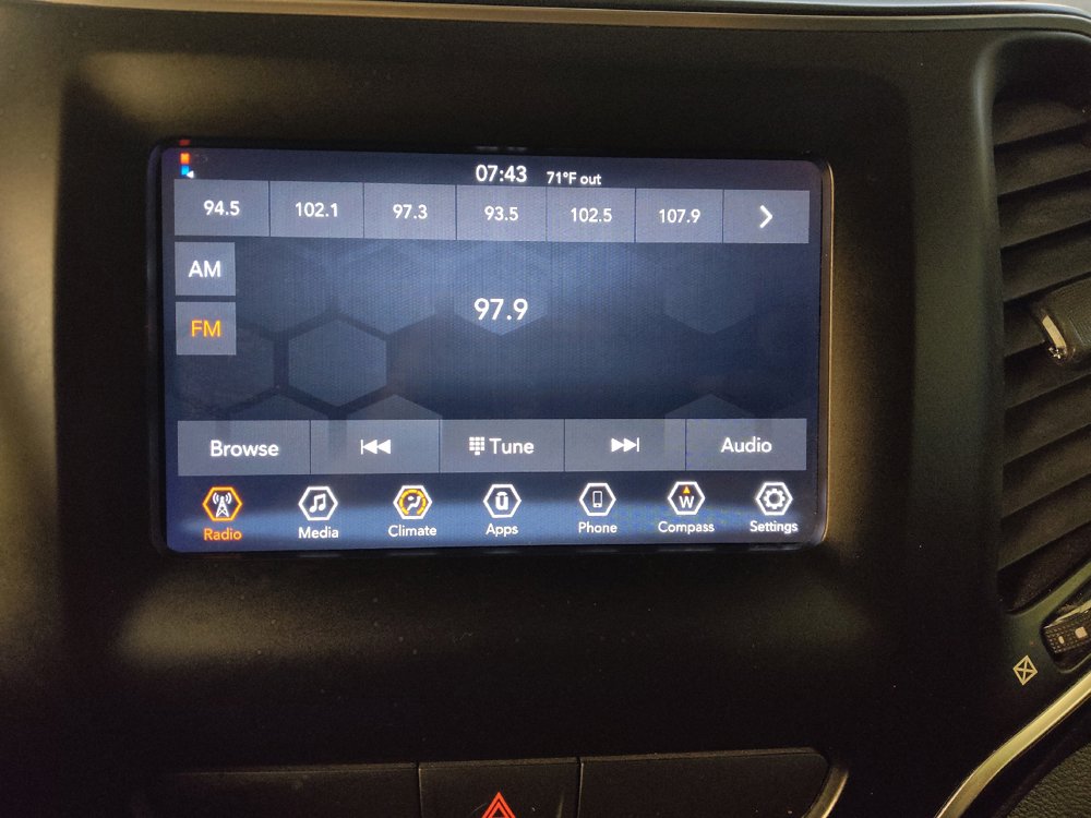 Used 2020 Jeep Cherokee Latitude FWD image 25