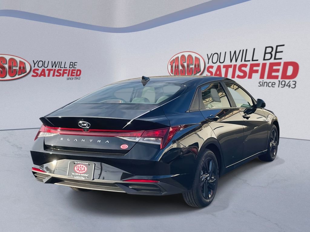 Used 2023 Hyundai Elantra SEL w/ Preferred Accessory Package image 6