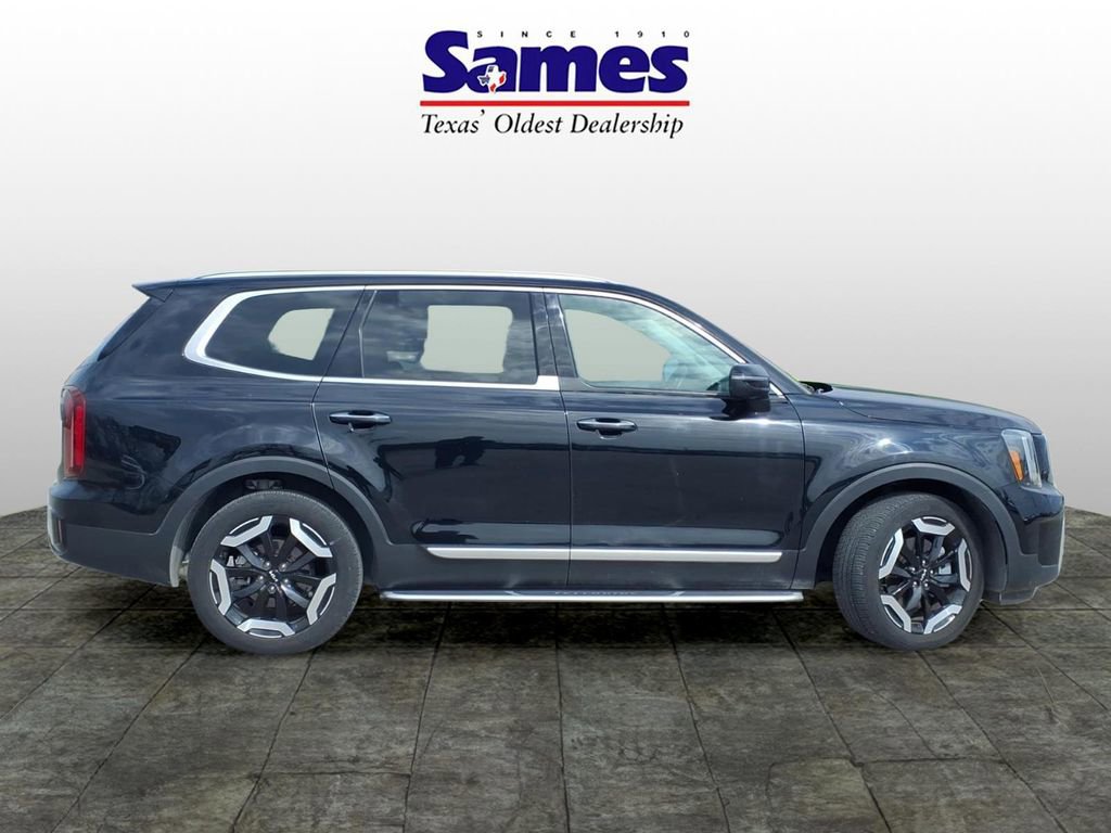 Used 2024 Kia Telluride S image 3